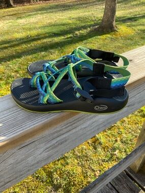 Chaco Multicolor Blue Green Strappy Sandals hike camp walk beach
